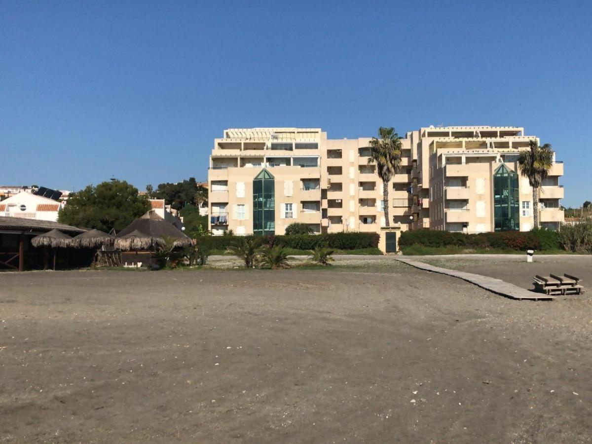 Espectacular Residencial En 1A Linea Con Piscina Apartment Benajarafe Ngoại thất bức ảnh