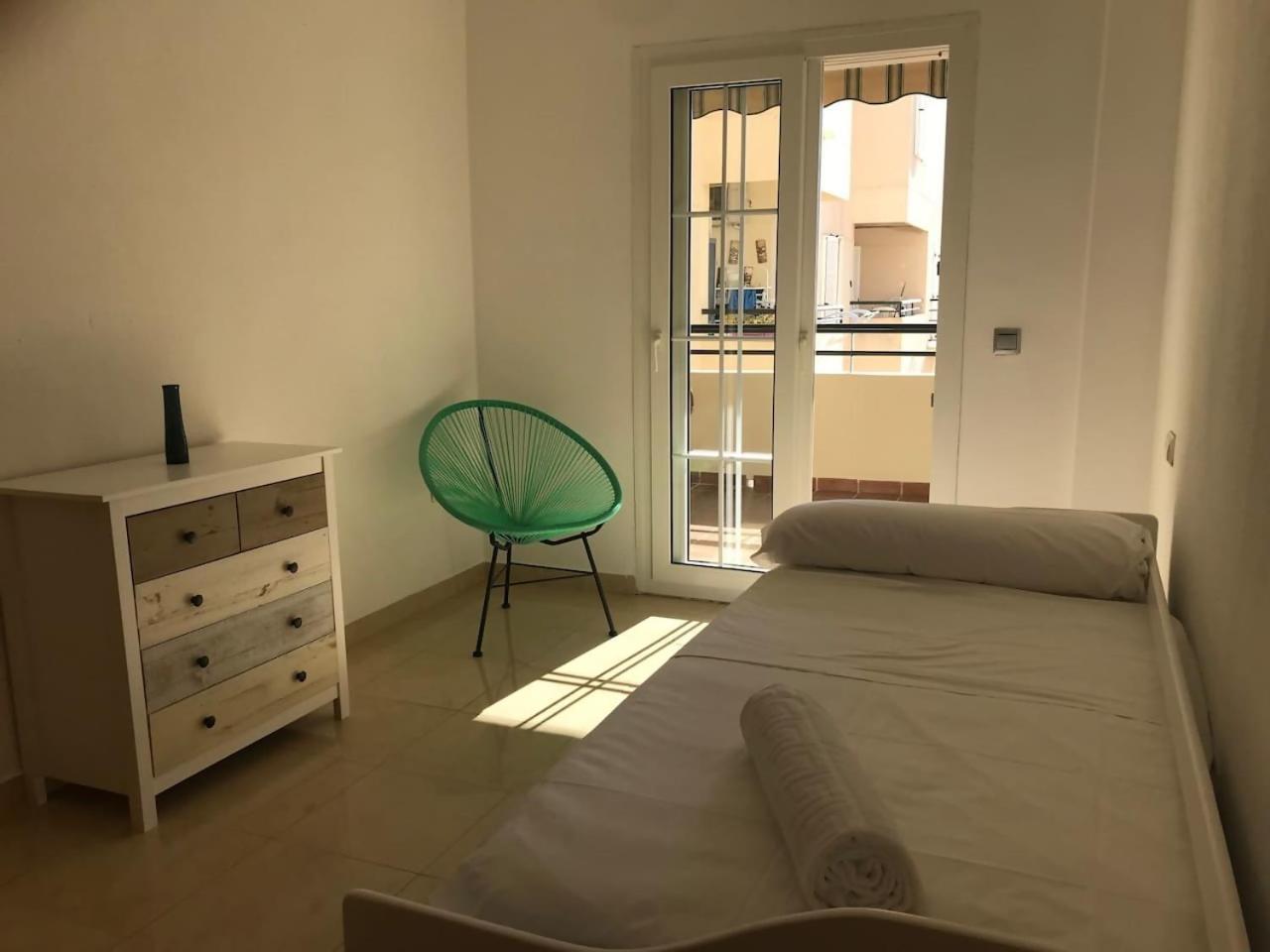 Espectacular Residencial En 1A Linea Con Piscina Apartment Benajarafe Ngoại thất bức ảnh