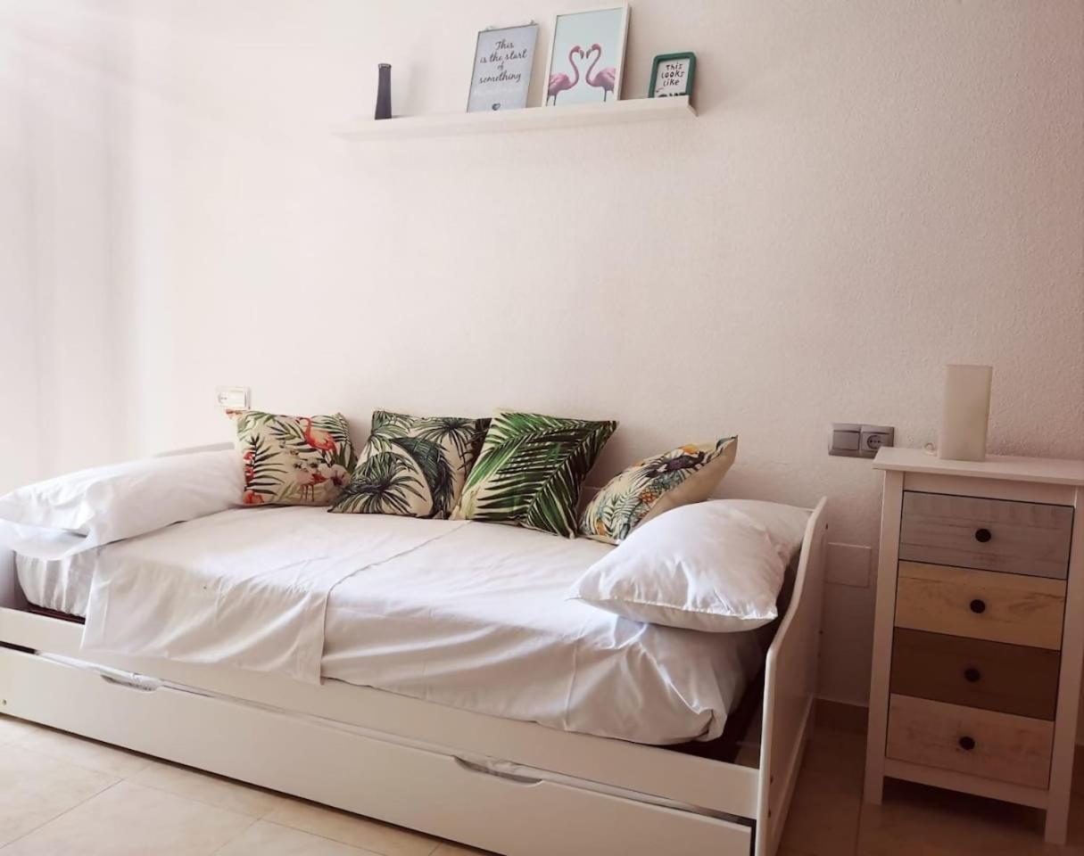 Espectacular Residencial En 1A Linea Con Piscina Apartment Benajarafe Ngoại thất bức ảnh