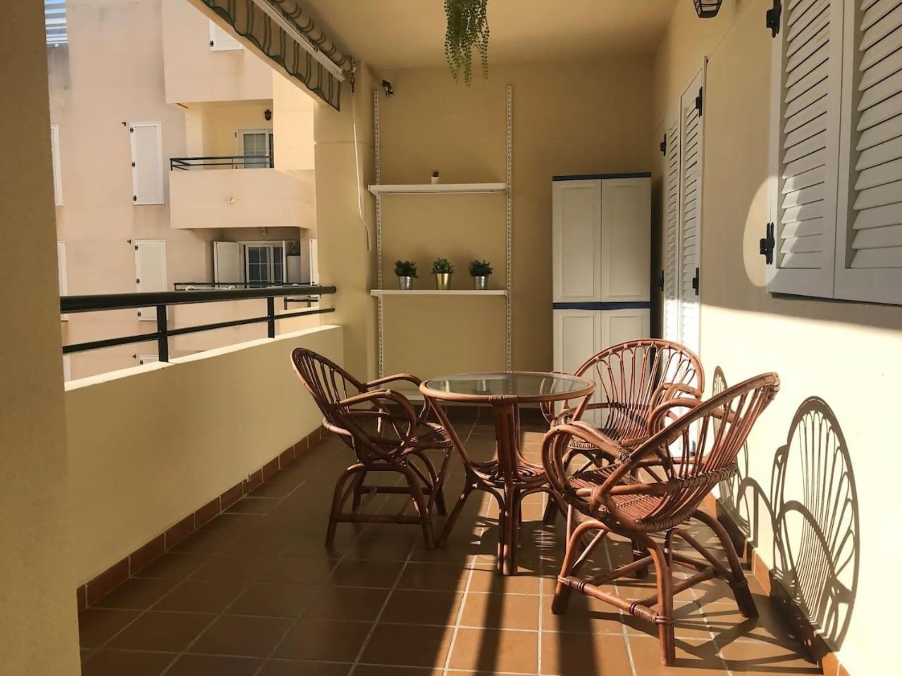 Espectacular Residencial En 1A Linea Con Piscina Apartment Benajarafe Ngoại thất bức ảnh